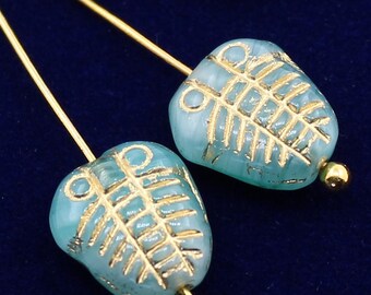 4 (CUATRO) Cuentas de TRILOBITE de cristal checo de 11 mm - Fósil antiguo con incrustaciones rústicas de oro - Mezcla de azul océano y verde - Pendientes con dijes