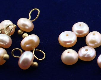 10 (DIEZ) Perlas de agua dulce - Pequeñas (aprox. 4 mm - 5 mm) Perlas de agua dulce redondas de fondo plano - Color melocotón natural - Fabricación de joyas - Dijes y pendientes