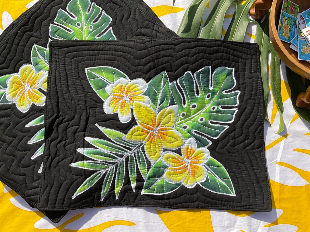 Plumeria Hawaiian Quilt Table Placemats Set of 2 Black Etsy