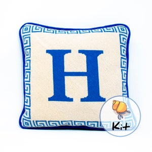 Monogramm Nadelspitzen, Initialkissen mit griechischem Schlüsselrand, Monogramm-Set nach Maß, handbemalte Leinwand, 10 Farben, 13x13