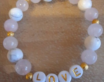 LOVE Healing Bracelet with 8mm rose quartz (unconditional love) and howlite (patience) gemstones. Infused with Reiki. 17cm. S/M