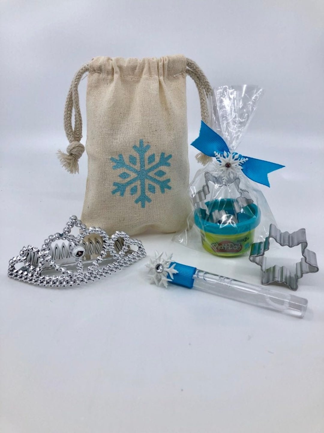 BIRTHDAY PARTY PAPER GIFT BAG / LOOT BAGS - FROZEN WHITE - SILVER - LIGHT  BLUE