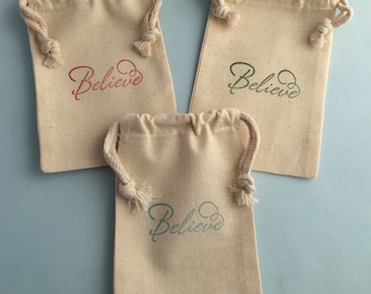 Glauben Sie Weihnachten Bevorzugungs-Beutel: Tinte gestempelt Musselin Kordelzug-Beutel