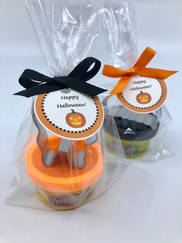 Halloween Favor: Halloween Play Doh Favor - Halloween Classroom Gifts…