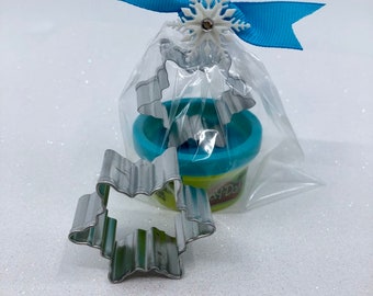 Winter Snowflake Playdoh Favor: Christmas Class Gift