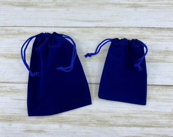 Niebieski welurowy woreczek ze ściągaczem – zestaw 10 sztuk – woreczek na upominki lub biżuterię