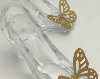 Bicchieri di plastica di Natale con cannucce e coperchi, pupazzi di neve e santa cappello disegni - vacanza partito tazze, tazze di festa di Natale - Italia