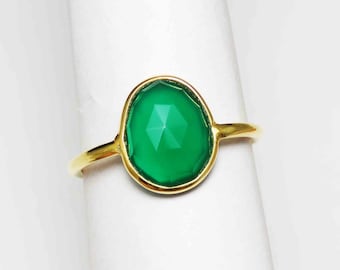 Anillo de oro con ónix verde, anillo de ónix verde con corte rosa, anillo con piedra preciosa verde, anillo de ónix verde chapado en oro en plata de ley 92.5, anillo apilable para ella