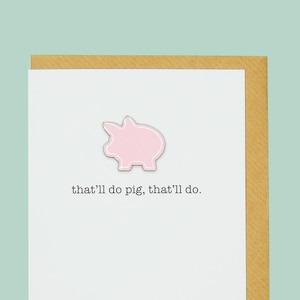 Ça fera du cochon. Ça fera l'affaire. Carte émaillée faite main Teddy Perkins.