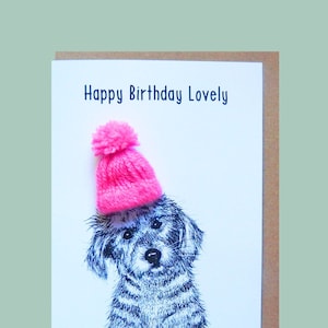 Feliz cumpleaños preciosa. Perro con gorro de lana. Ilustración de perro A5. Tarjeta grande de Teddy Perkins hecha a mano.