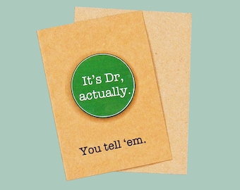 En realidad es doctor. Insignia de 45 mm. Doctorado (PhD).