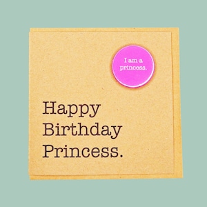 Joyeux anniversaire princesse. Amusante femme, petite amie, fille, tante - carte d'insigne Teddy Perkins faite main.