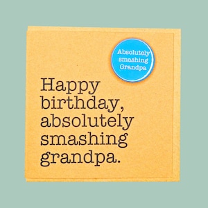 Buon compleanno, nonno assolutamente fantastico. Divertente badge Teddy Perkins fatto a mano.