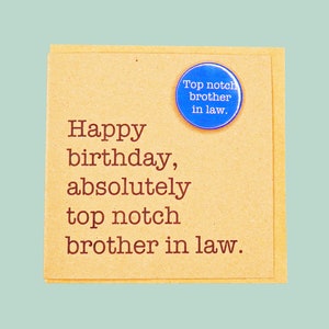 Feliz cumpleaños, cuñado de primera. Tarjeta con insignia hecha a mano.