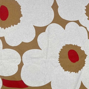 Tela de lino y algodón color crema, rojo y marrón &quot;Unikko&quot; de Marimekko, remanente de rollo de 58 x 142 cm, amapolas, flores escandinavas de Finlandia, arte pop