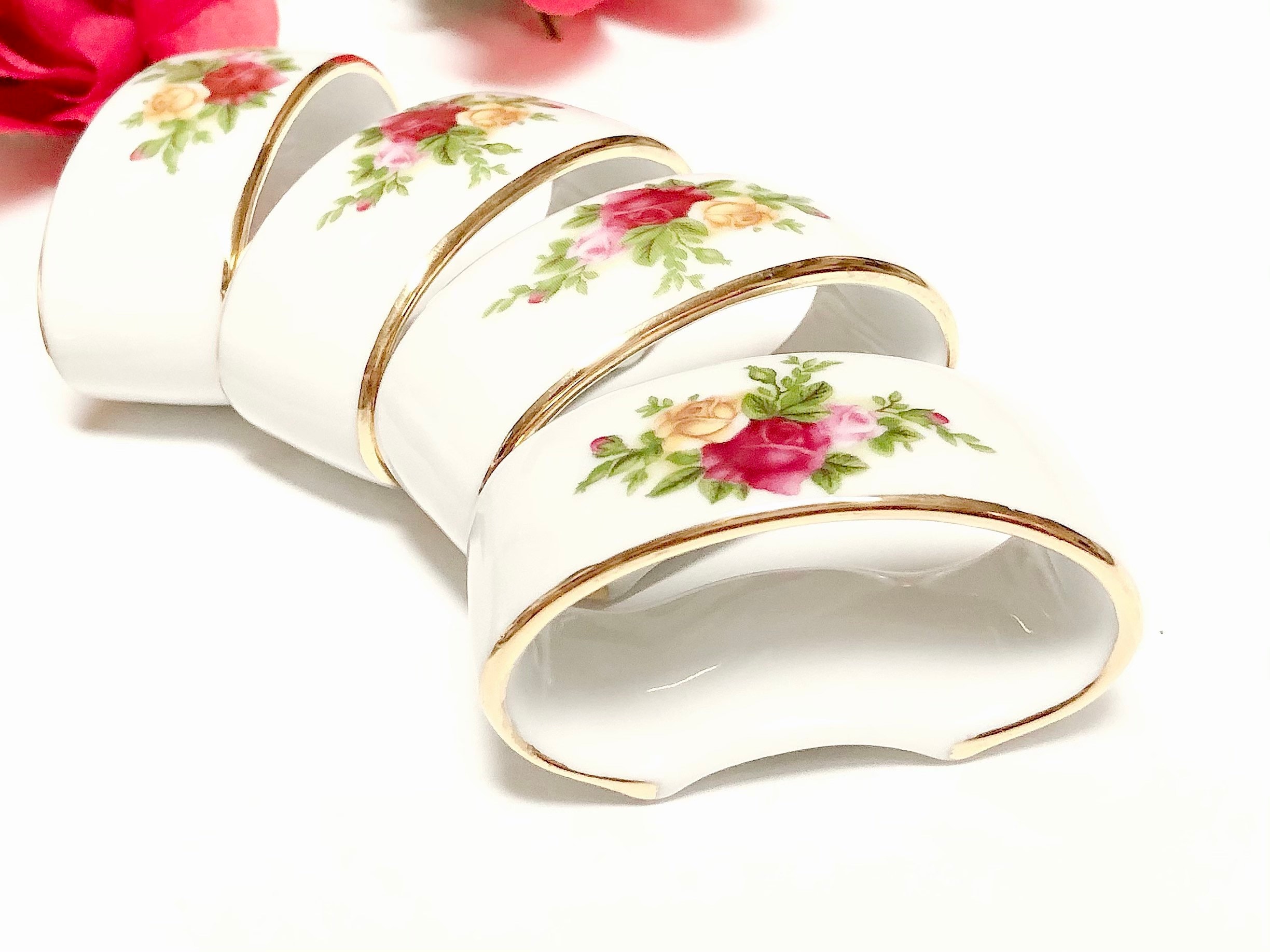 NICE 4pcs Royal Albert Old Country Roses Gold Trim Napkin Rings Floral Flowers Tableware Dinnerware Shabby Chic Porcelain