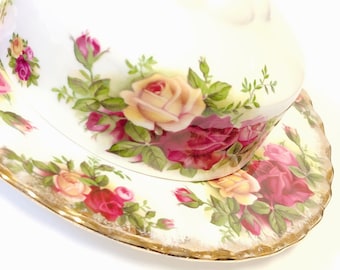 Royal Albert Old Country Roses Round Butter Cheese Dish Flowers Gold Trim England Fancy Ornate Tableware Dinnerware Bridal Wedding