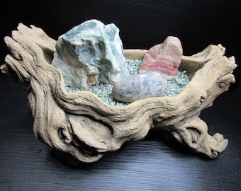 Resin Tree Trunk Centerpiece: Agate & Pebble Rock Decor