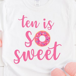 Zehn ist so süß SVG geschnitten Datei 10. Geburtstag 10 Jahre alte Mädchen Shirt Geburtstag Party Dekor Donut Silhouette Cricut Vinyl Eisen auf Sublimation