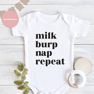 Milk Burp Nap Herhaal Svg, Nieuwe baby, Baby Svg, Cute Quote, Baby geboren, Fuuny Quote, Snijbestand, Eps, Svg, Png, Jpg, Dxf