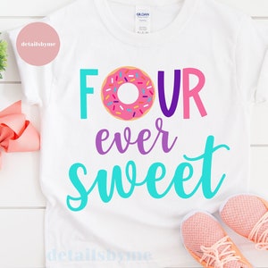 Donut Verjaardag Vier SVG PNG Cut bestand, Vier Ever Sweet Svg, Sweet Birthday SVG, Donut Birthday File, Verjaardag meisje, 4e verjaardag, 4 jaar oud