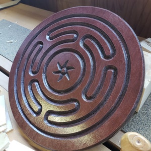 Talla de madera de la rueda de Hécate - Wiccan - Altar Top - Pagano - Decoración de la pared - Sagrado - Brujería - Hekate - Madre Oscura - Laberinto de dedos
