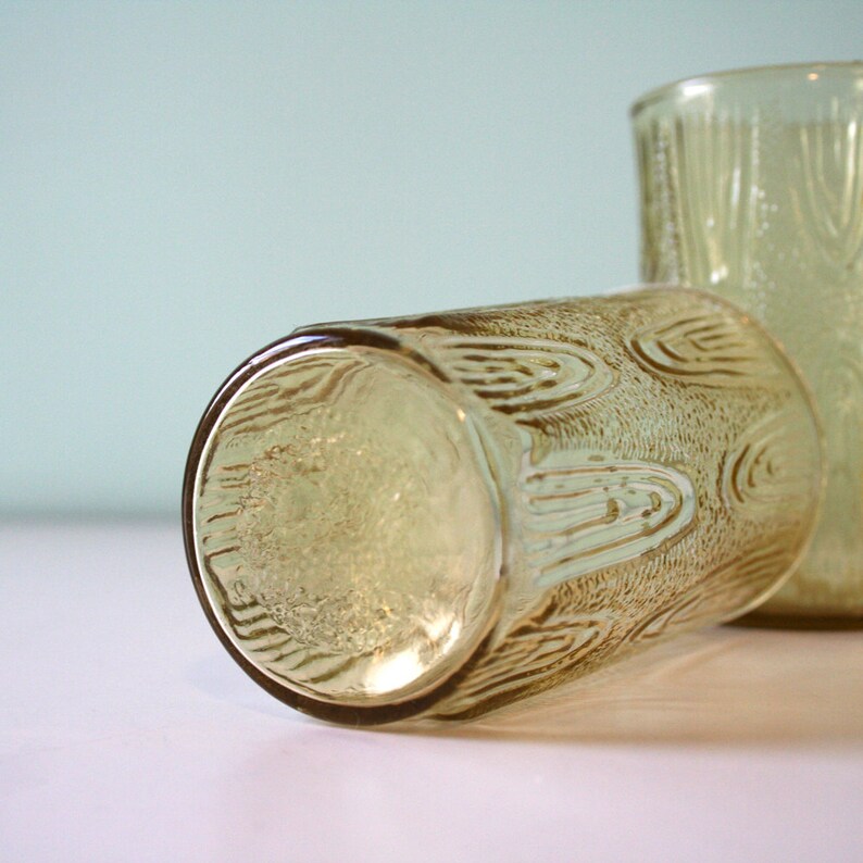 Nice set of retro wooden textured drinking glass