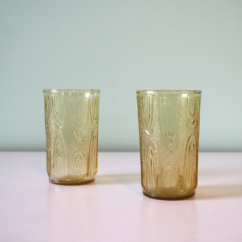 Nice set of retro wooden textured drinking glass