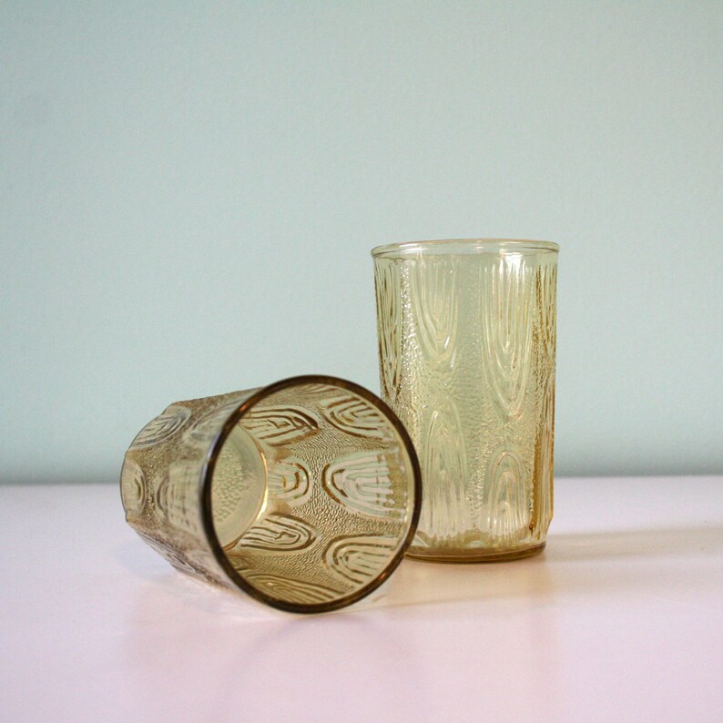 Nice set of retro wooden textured drinking glass