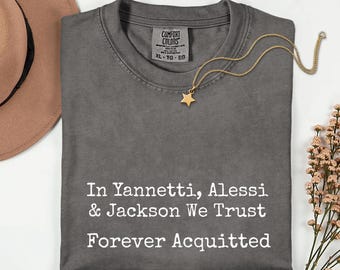 Maglietta di Karen Read assolta, Processo a Karen Read, Alan Jackson, Maglietta del processo per crimini reali, Team di difesa di Jackson Robert Alessi, David Yannetti