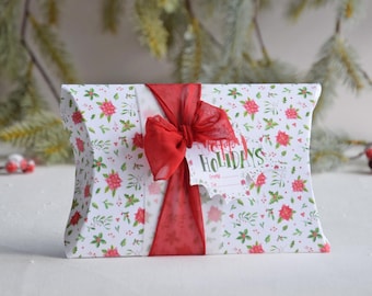 Julklappsblomma – Presentkuddask, set med 5 stora presentaskar för att slå in dina presenter i festlig elegans. 5 mönster, en etikett och en röd chiffong.