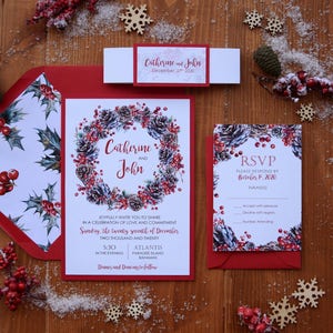 Invitation de mariage de couronne de Noël, invitation de mariage d’hiver de pomme de pin, invitations de Noël personnalisées, invitations de couronne de Bourgogne