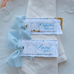 Tarjeta de lugar Morning Mist, edición con cinta: tarjeta de lugar única con bordes adornados para bodas o eventos, tarjetas de lugar hechas a mano para jardín con cinta
