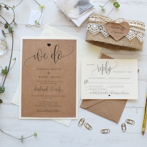 Ländliche rustikale Hochzeitseinladung, rustikale Spitzeneinladung, Sackleinen- und Spitzenhochzeitseinladungssuite, personalisierte rustikale Spitzenhochzeitseinladung