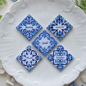 Lot de 5 aimants de faveur en carreaux bleus portugais personnalisés avec le nom de l'invité, marque-place en carreaux avec un aimant puissant, marque-place et faveur
