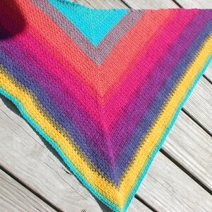 Écharpe triangulaire au crochet Madeline