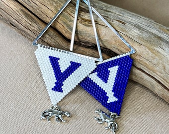 Boucles d'oreilles triangle perlées Cougars BYU : breloque cougar sous licence officielle