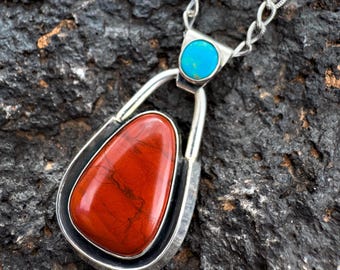 Fabriqué à la main aux États-Unis : Collier pendentif en jaspe rouge et turquoise Royston, monté sur argent sterling 925.