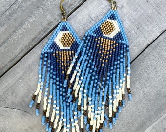 Boucles d'oreilles lune, perles et franges bohèmes, tissés à la main