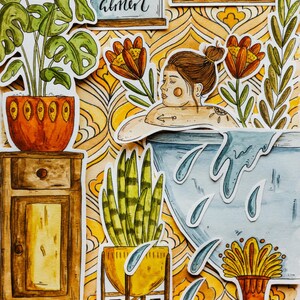 Könnte beinhalten: Eine Aquarell-Illustration einer Frau, die in einer Badewanne mit einer Pflanze und einem Schild mit der Aufschrift "Durch atmen" entspannt. Die Illustration ist im Retro-Stil mit gelbem und orangefarbenem Hintergrund gehalten.