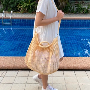 Bolso grande de rafia: bolso playero de paja en color neutro para llevar todo.
