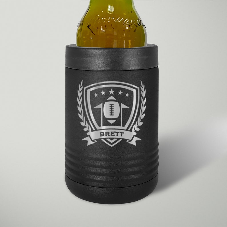 Soporte para bebidas con aislamiento al vacío de acero inoxidable negro personalizado de fútbol / grabado con láser imagen 1