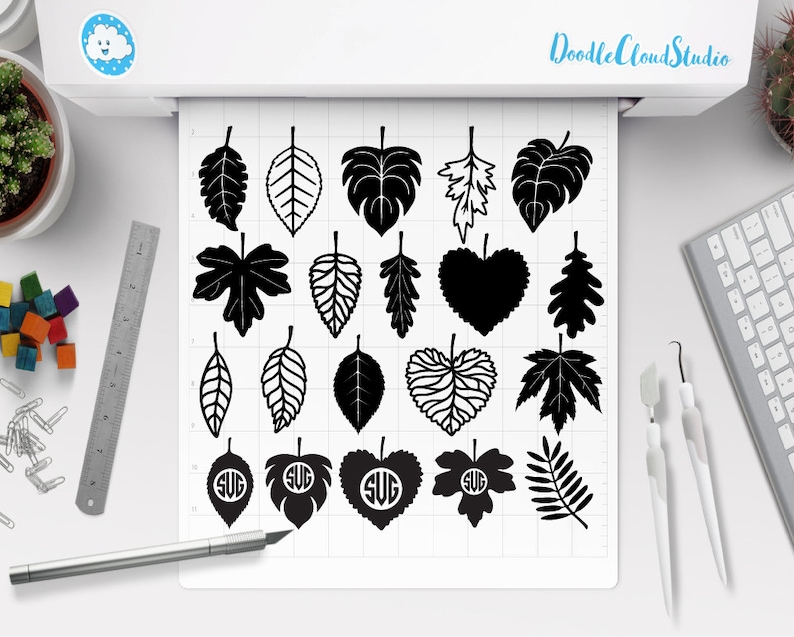 Puede incluir: Una hoja de dise&ntilde;os de hojas en blanco y negro para manualidades. Los dise&ntilde;os incluyen una variedad de formas de hojas, incluyendo hojas de arce, roble y palma. Los dise&ntilde;os est&aacute;n dispuestos en un patr&oacute;n de cuadr&iacute;cula sobre un fondo blanco.