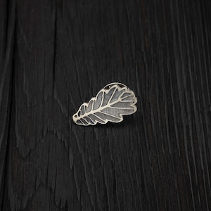 Silver oak leaf pin || Oak leave pin || minimal jewelry || nature, tree jewellery||  Classical present || Gift for men
