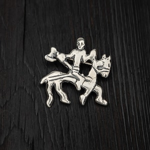 Silver Armored rider Brooch || silver knight pin || mens jewelry || riding horse pin || horse brooch