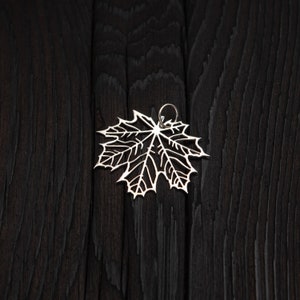 Maple leaf silver pendant on gold filled chain || maple necklace || lace jewlery || nature inspired subtle pendant || Large leaf pendant