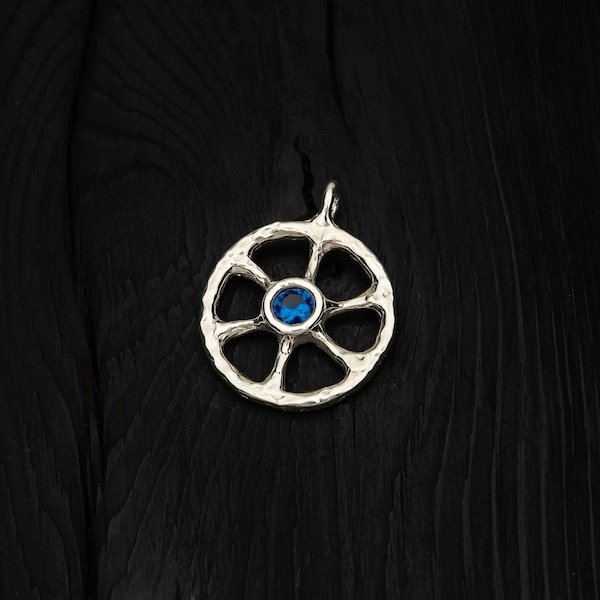 Collier de roue solaire en argent sterling avec spinelle bleu, bijoux de réplique antiques, pendentif symbole du soleil, signes ethniques, pendentif rond, bijoux uniques