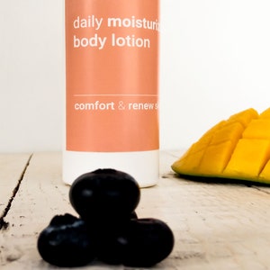 Lait hydratant quotidien pour le corps à la mangue et à la papaye image 7