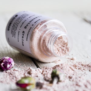 Pink Clay Reinigungskörner, Hagebutten- und Hibiskuspulver, natürliche Gesichtsreinigung, vegane Hautpflege, pflanzliche Hautausstrahlung, empfindliche Haut