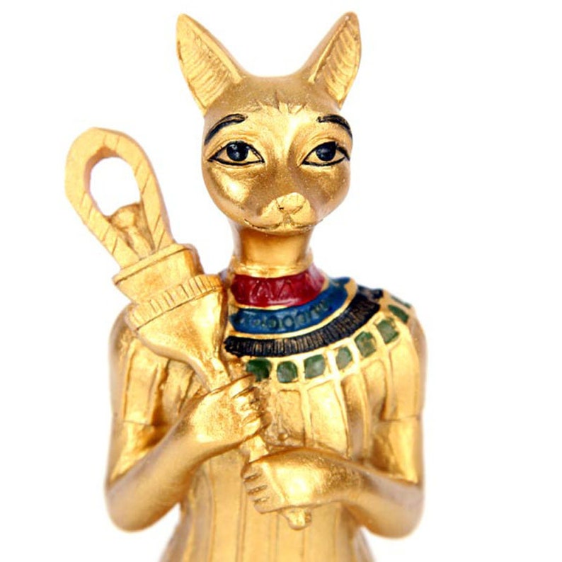 Bast ru. Бастет богиня. Бастет богиня Египта. Богиня кошек Бастет. Бастет богиня Египта ожерелье.